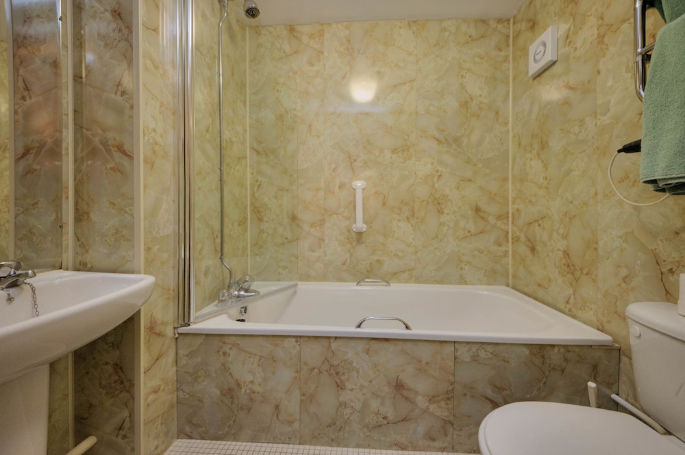 Muthu Ben Doran Hotel 54/55