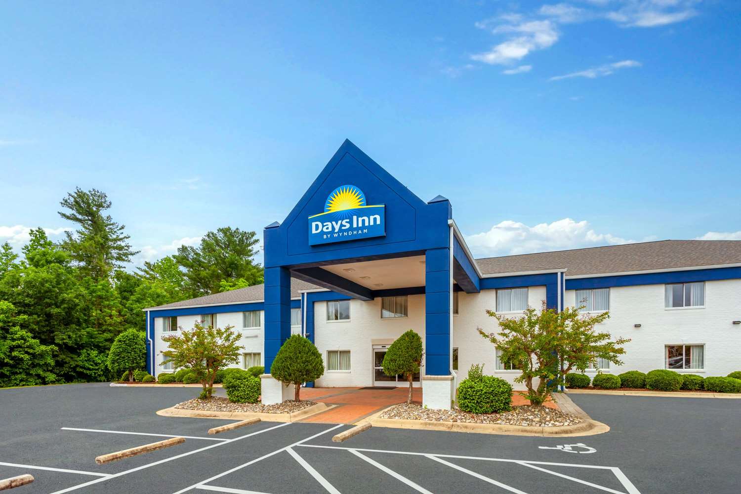 Days Inn & Suites by Wyndham Siler City 16/20