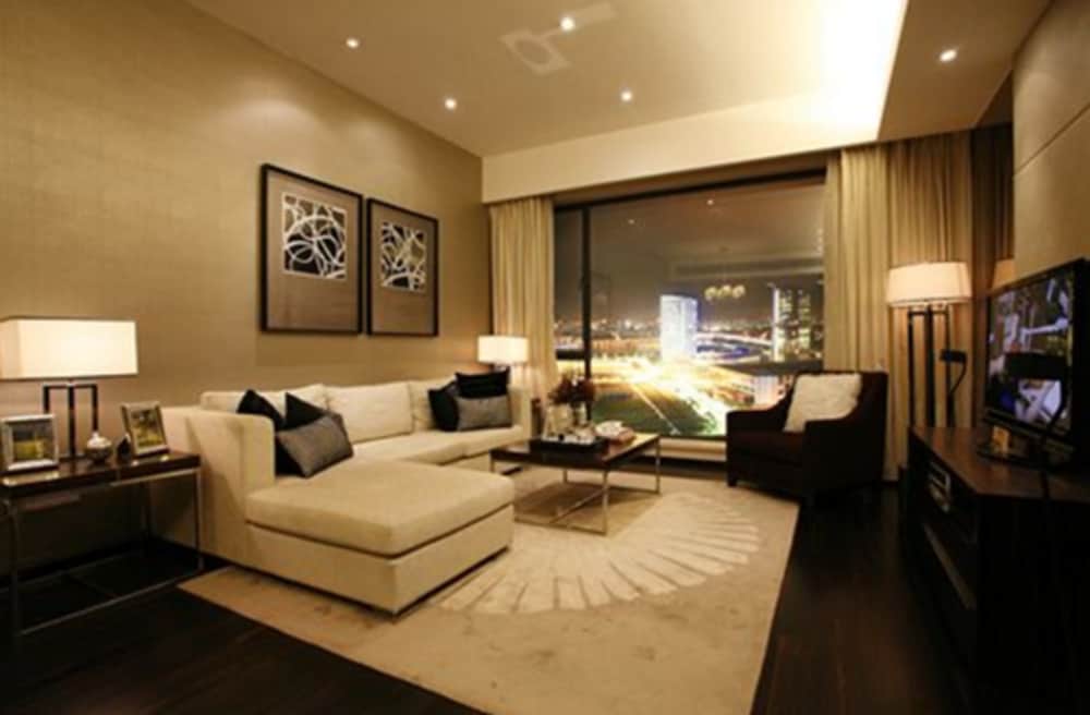 Estay Residence Poly World Trading Center 21/64
