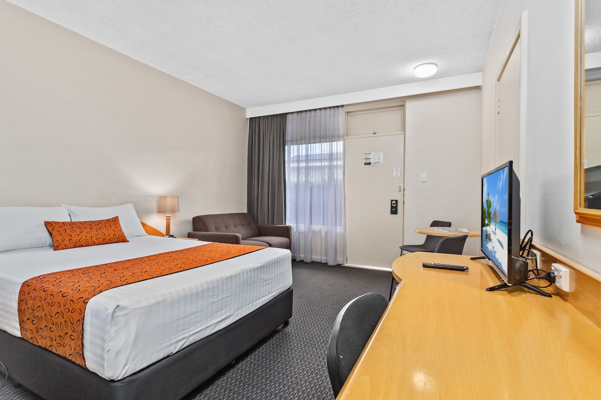 STANDARD, QUEEN BED