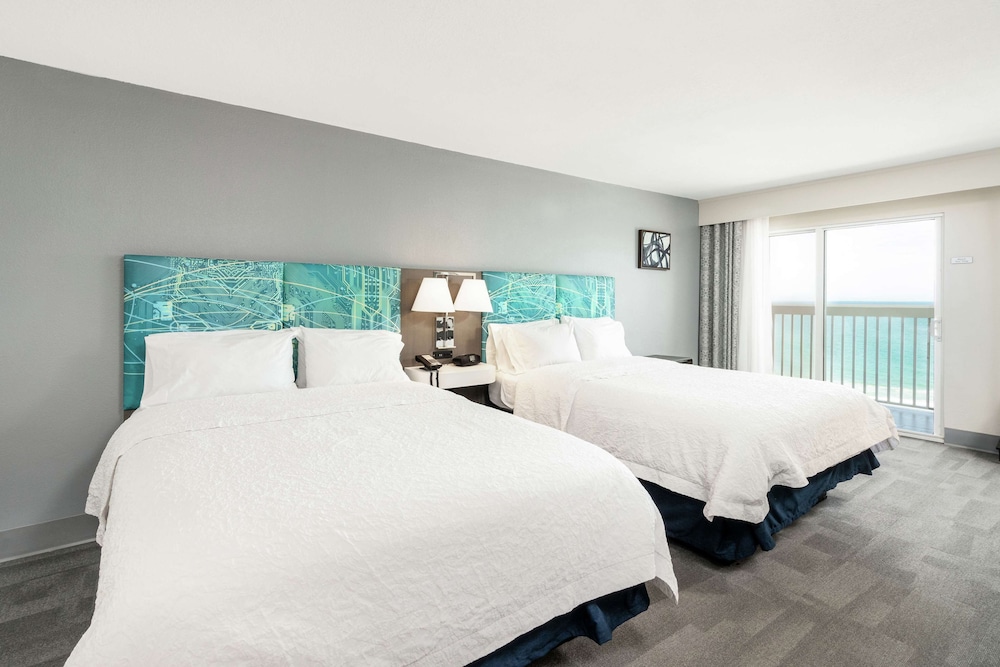 غرفة بسريرين كوين بشرفة، Hampton Inn Daytona Beach Shores 2/5