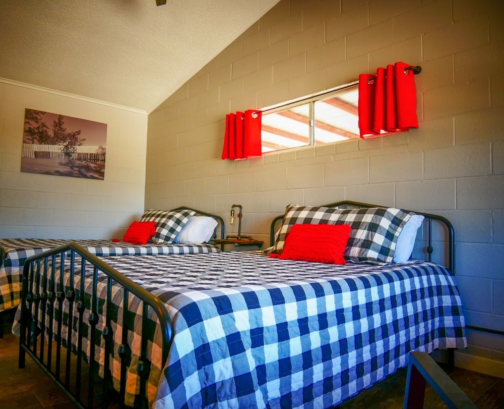 Comfort, Single, 2 Queen Beds, Lake View