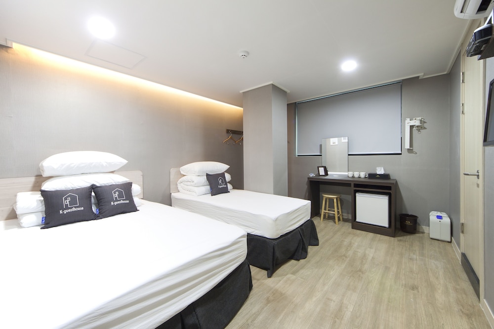 DELUXE, TWIN BEDS
