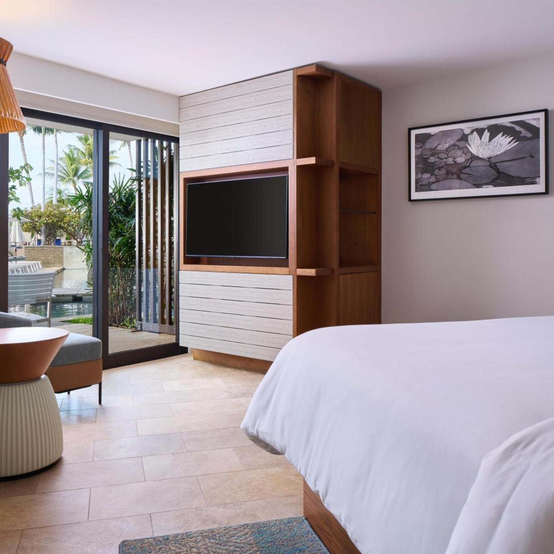 Suite, Pool Side
