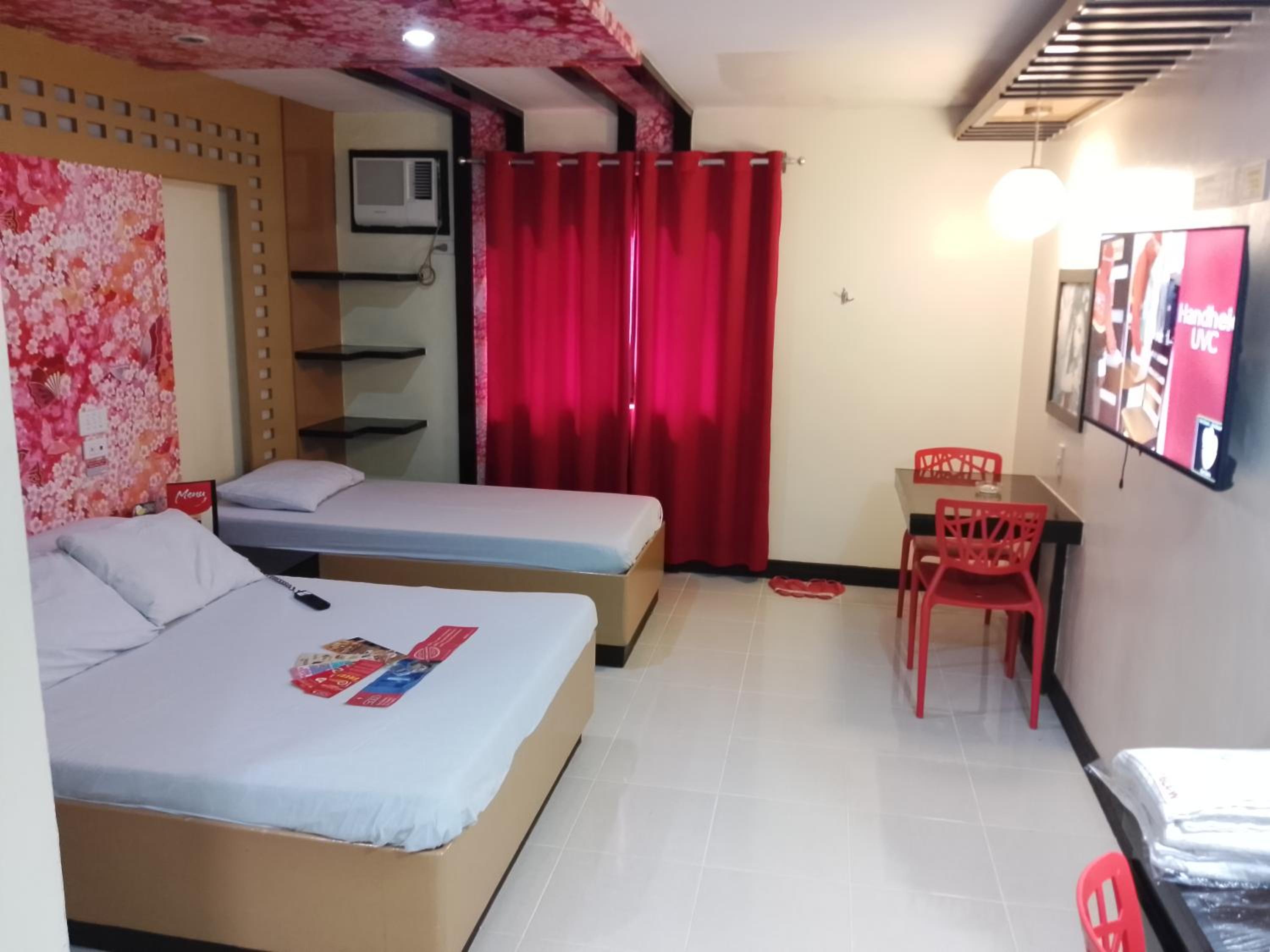 Regency, 1 Double and 1 Single Bed