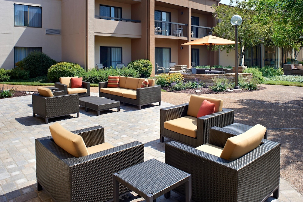 Courtyard by Marriott St Louis Creve Coeur 22/26