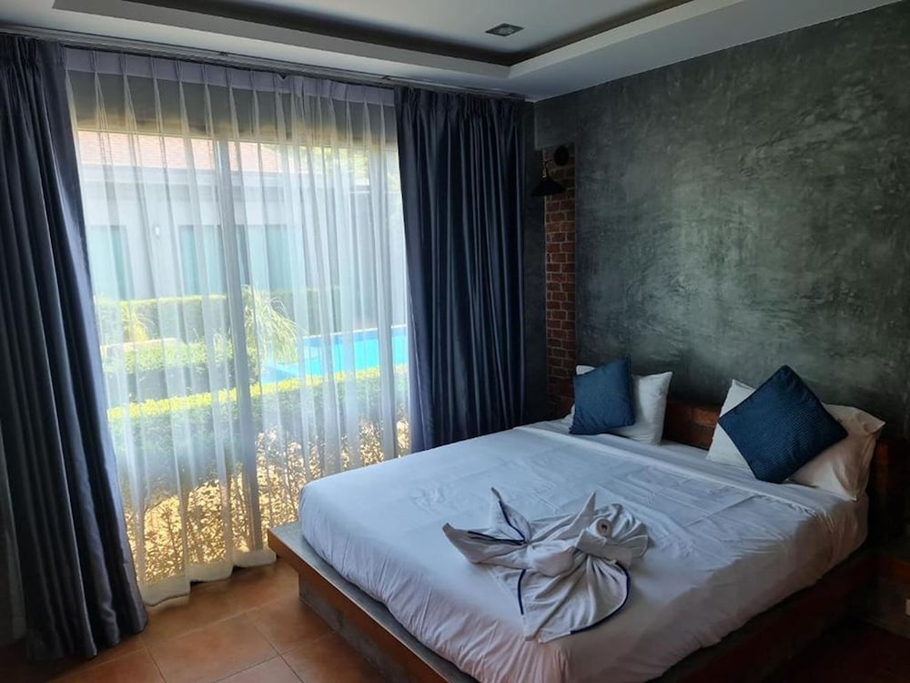 Baan Mee Phuket 7/55