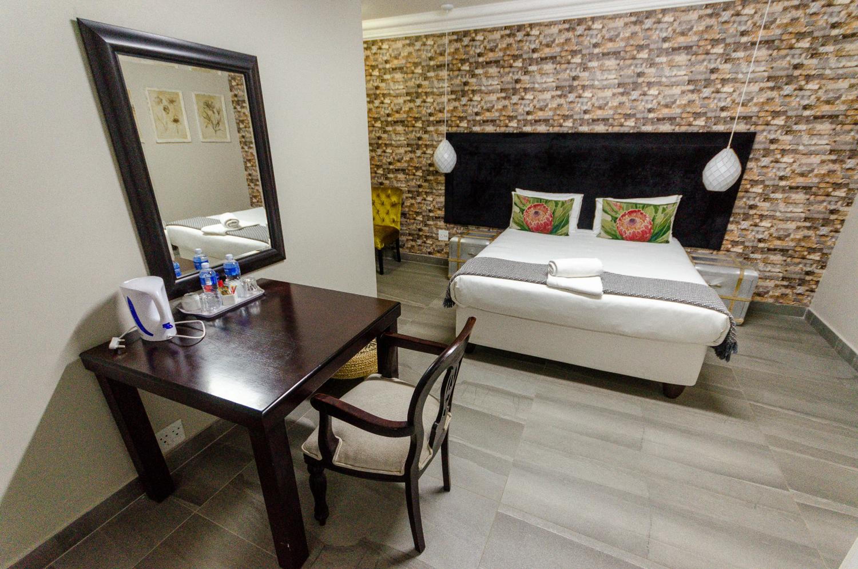 The Marilyn Boutique Hotel 11/50