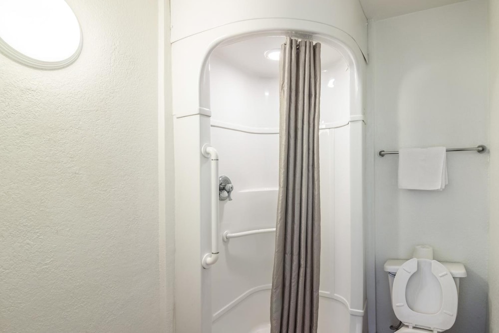 Motel6 Ventura, CA - Beach 22/58