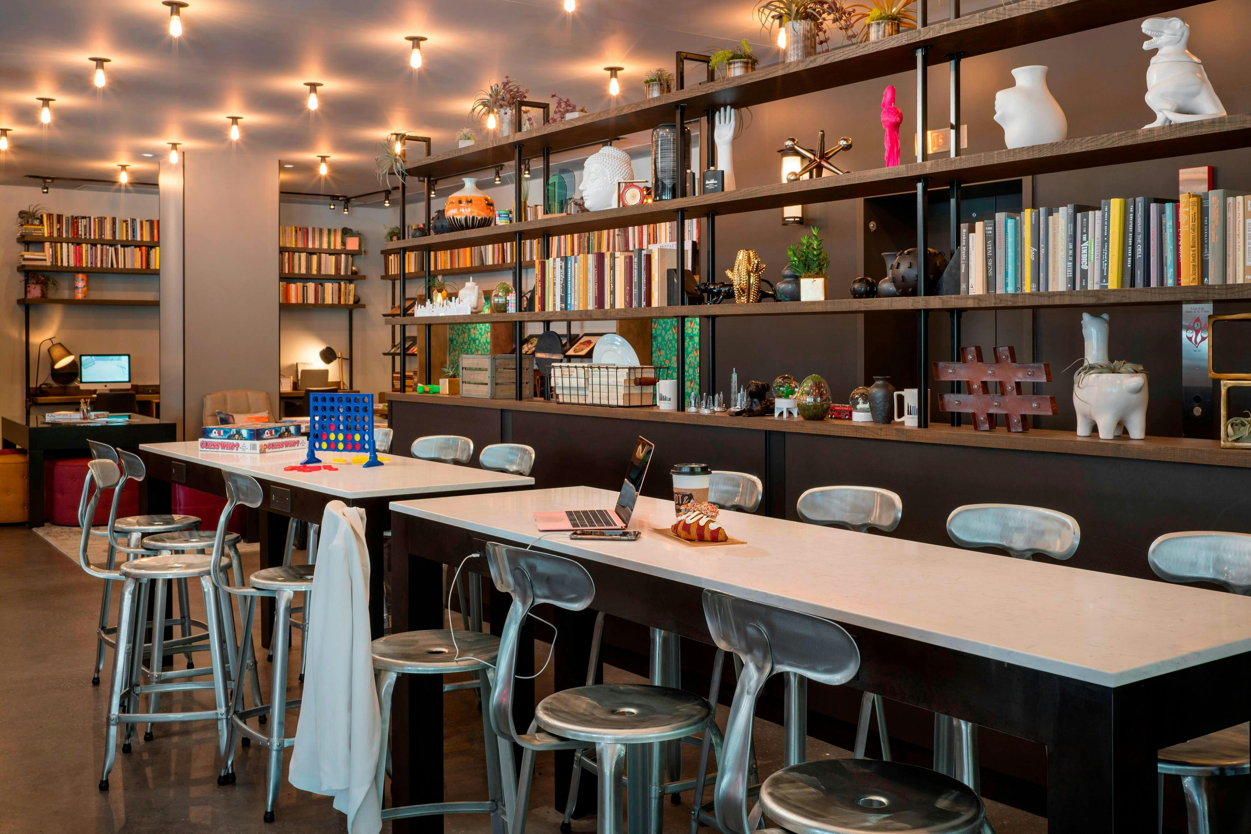 MOXY CHICAGO DOWNTOWN 20/30