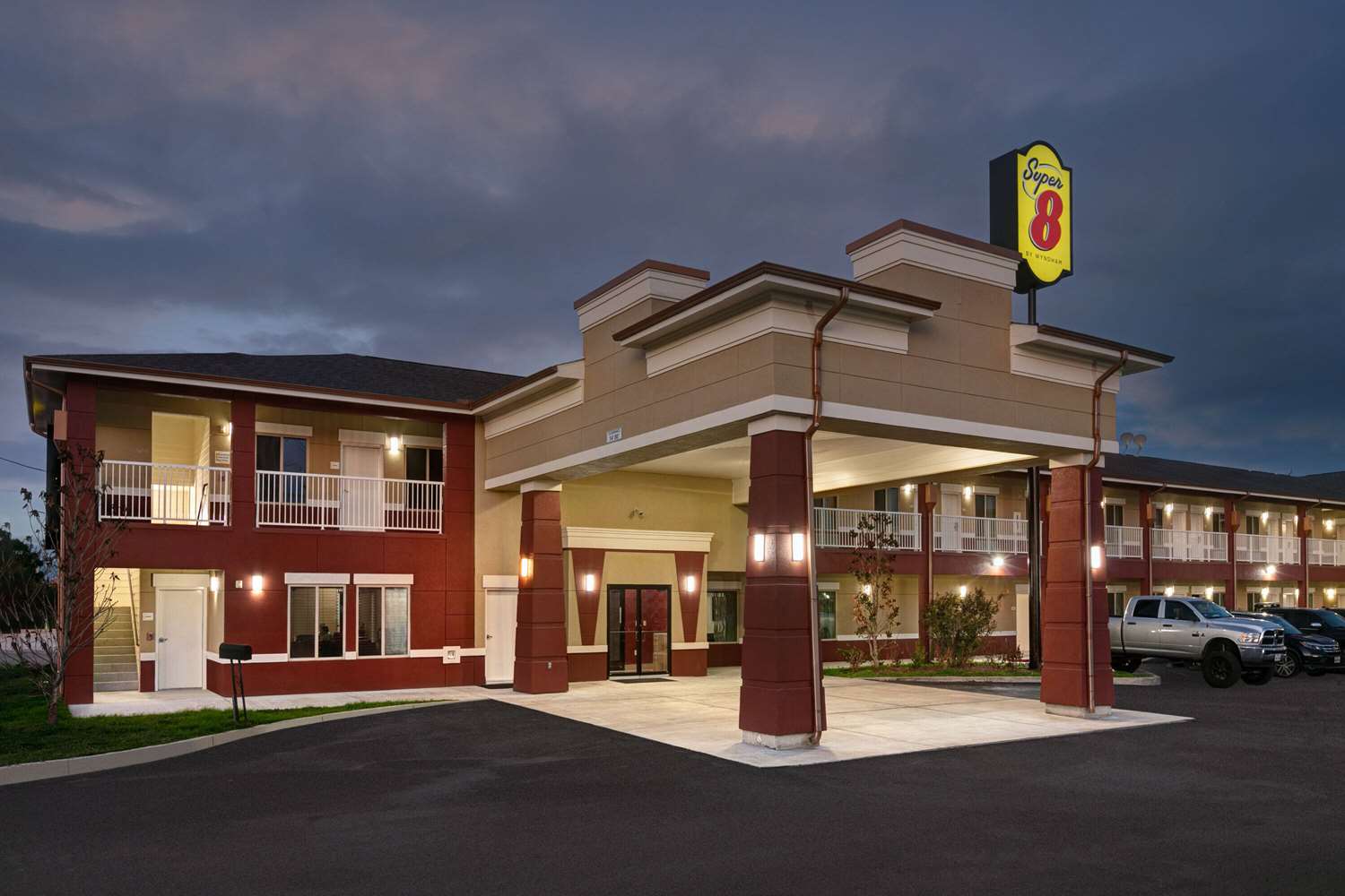 Super 8 By Wyndham Karnes City 2/25