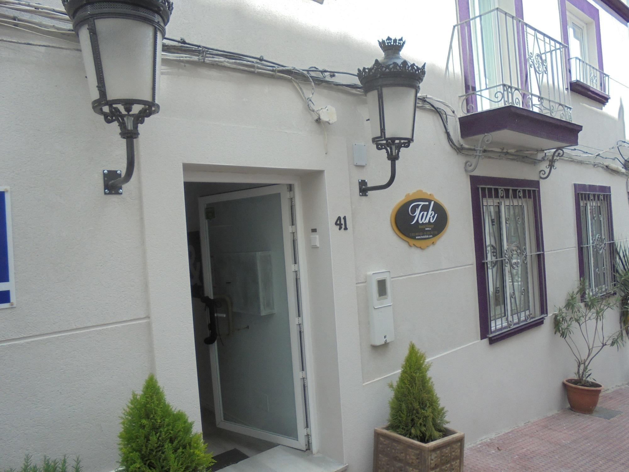 Hostal Tak 1/54