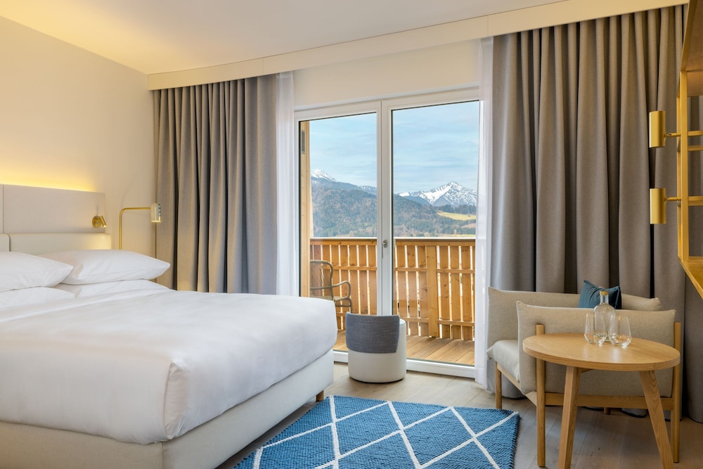 Deluxe, King Bed, with View