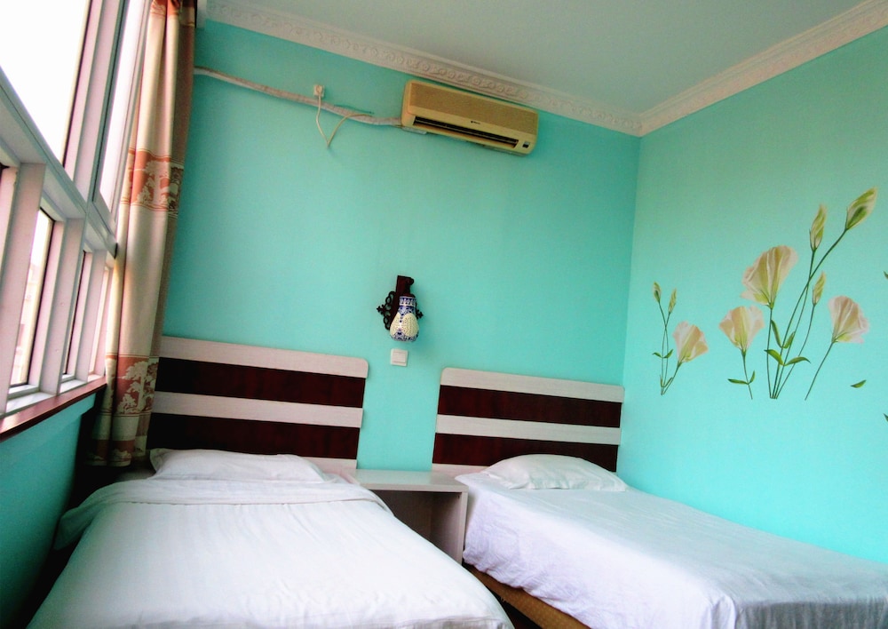 25 Four Seasons Youth Hostel 6/29