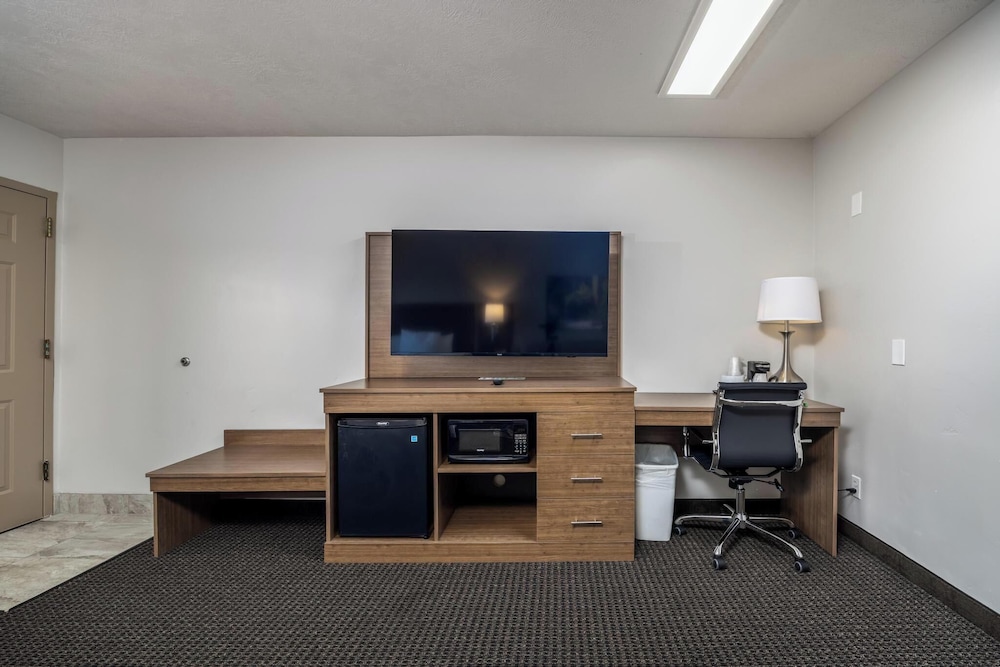 St George Inn Suites 60/67