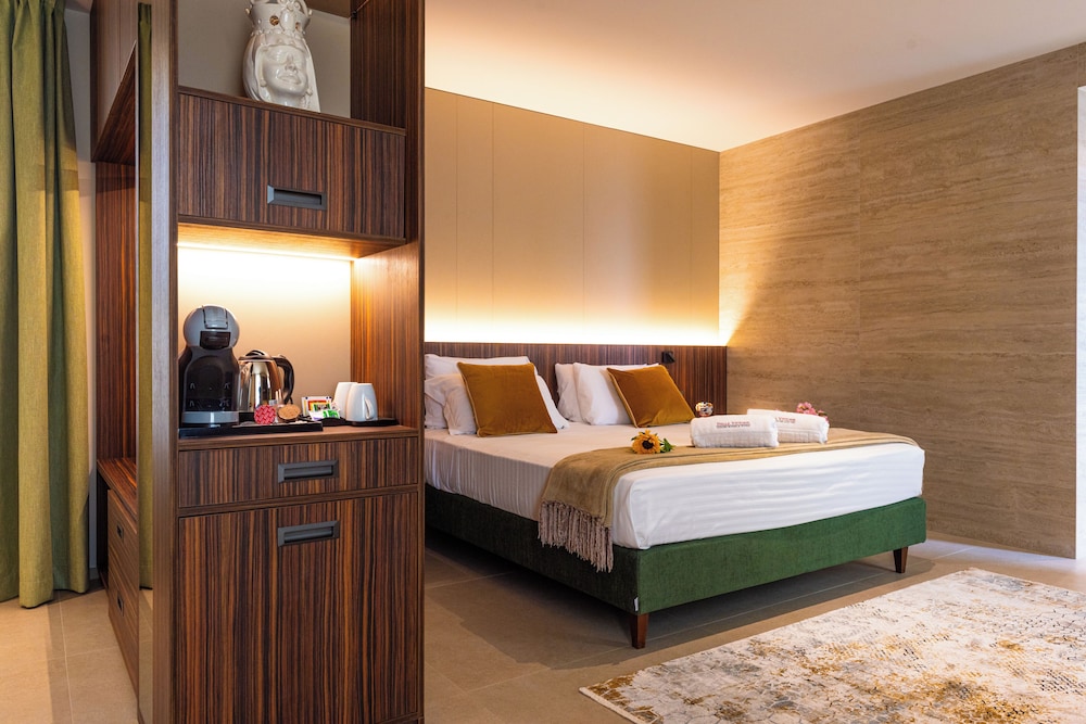 Exclusive, Tower, Studio, Suite, King Bed, City View, Sofa