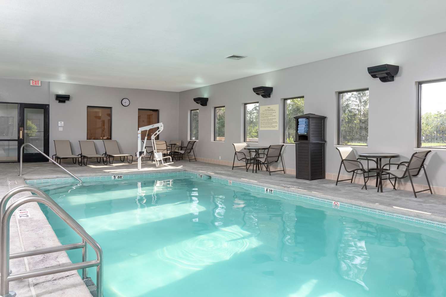 swimming pool spa