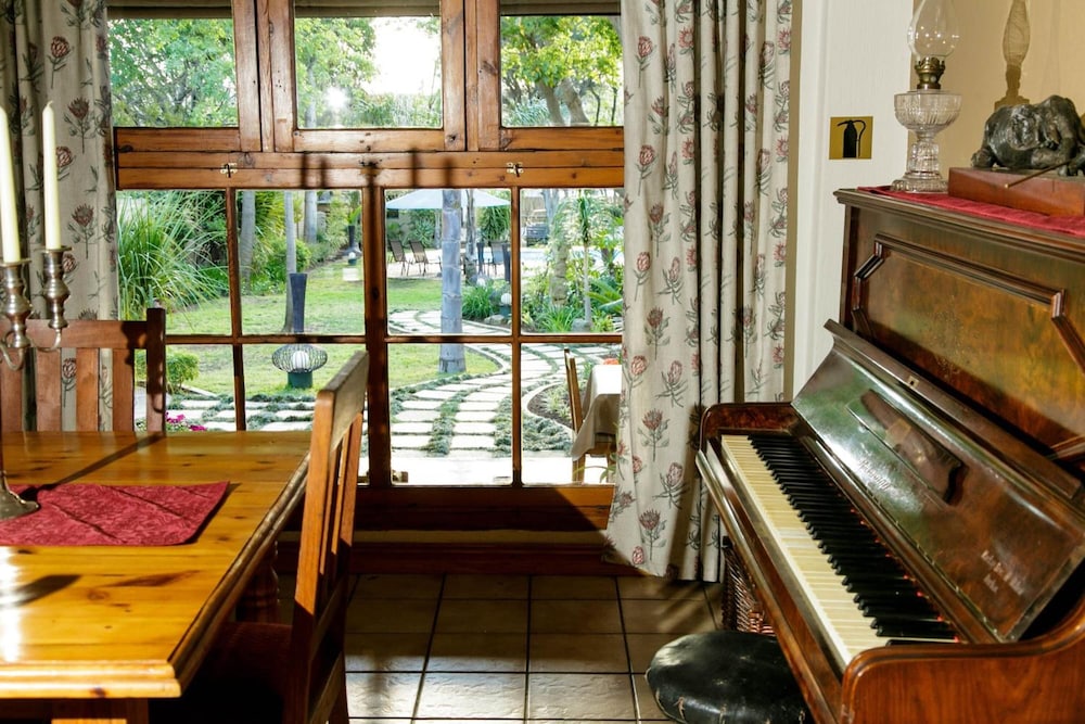 Oakdene Guest House 25/42