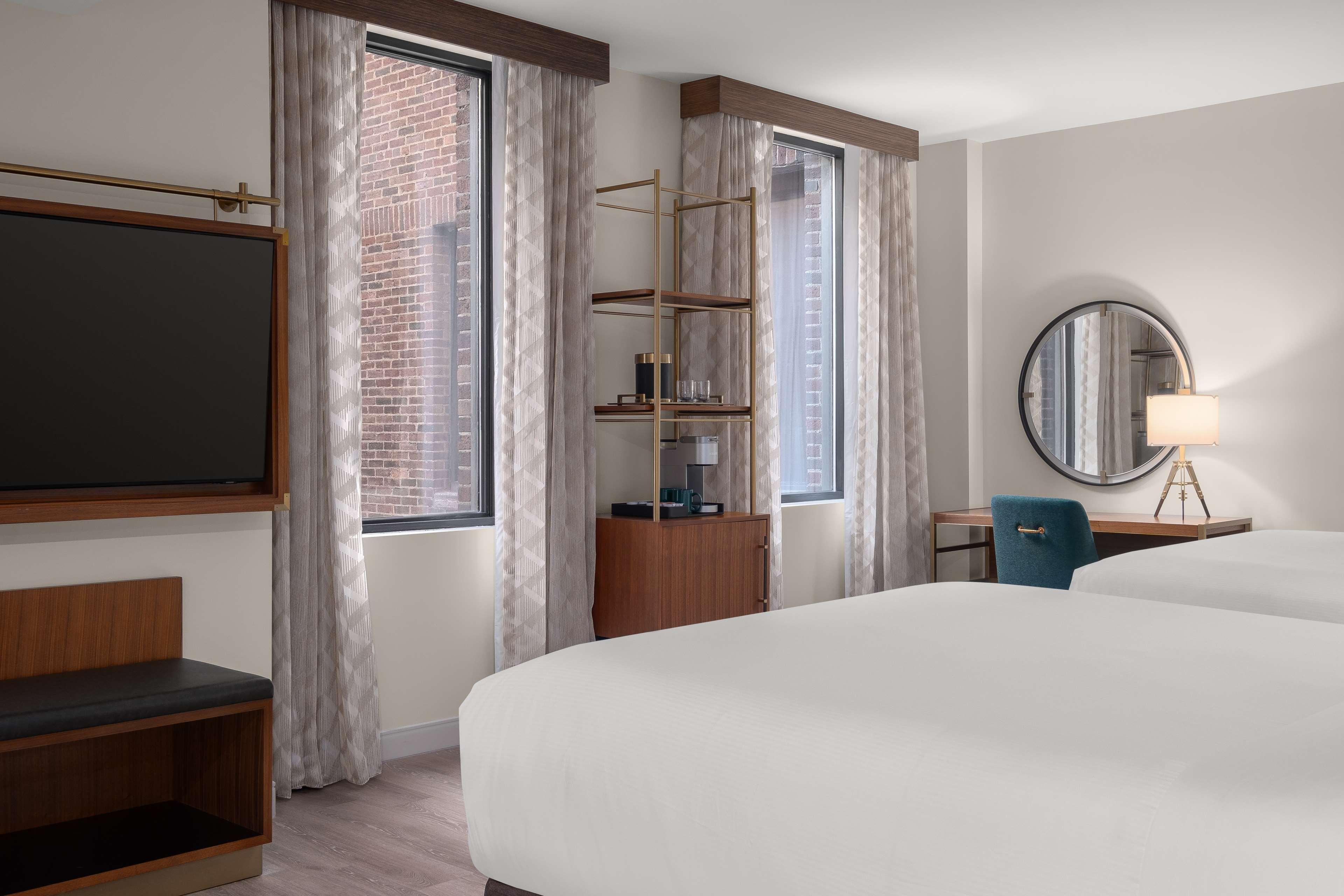 DELUXE, 2 QUEEN BEDS, ACCESSIBLE