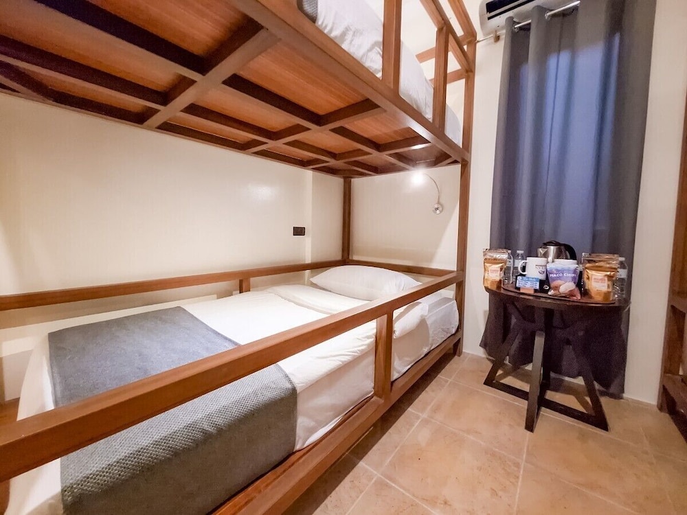 Friends, 3 Bunk Beds