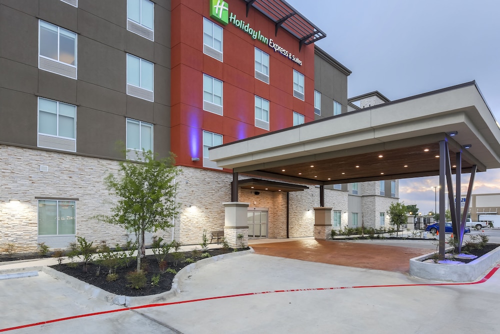 Holiday Inn Express Suites Houston Se Airport Area 3/71