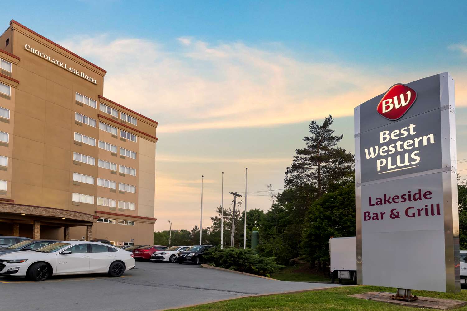 Best Western Plus Chocolate Lake Hotel 69/80