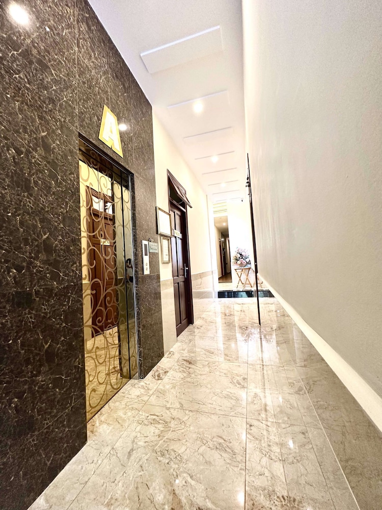 Nam Xuan Premium Hotel 66/68