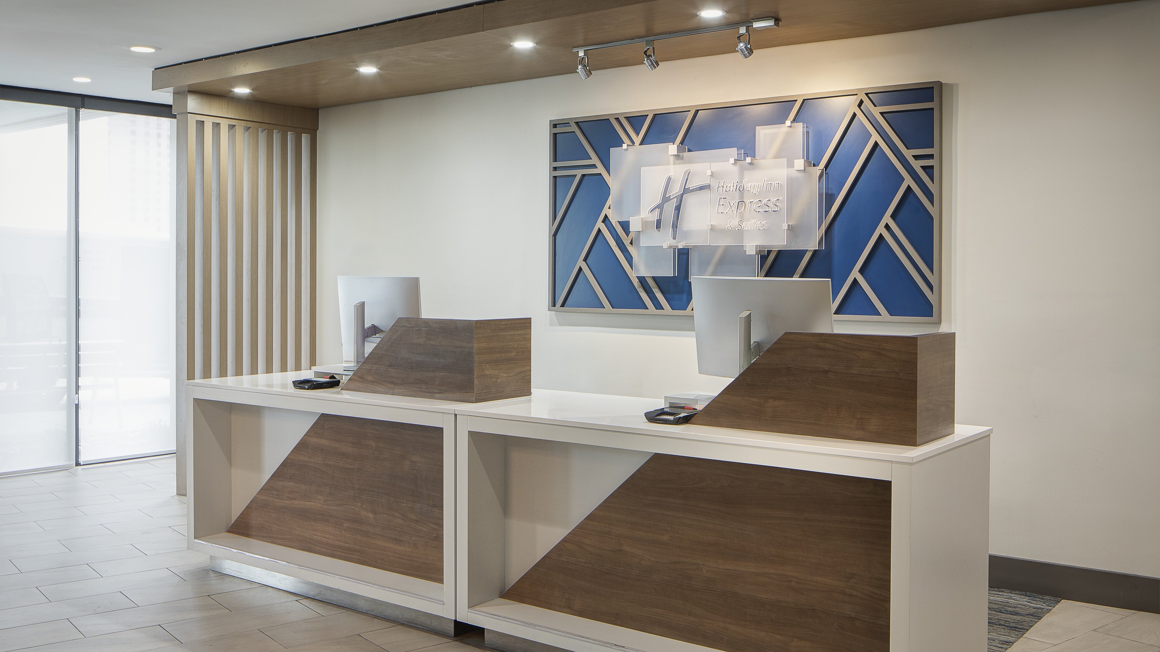 Holiday Inn Market Center Dallas 10/50