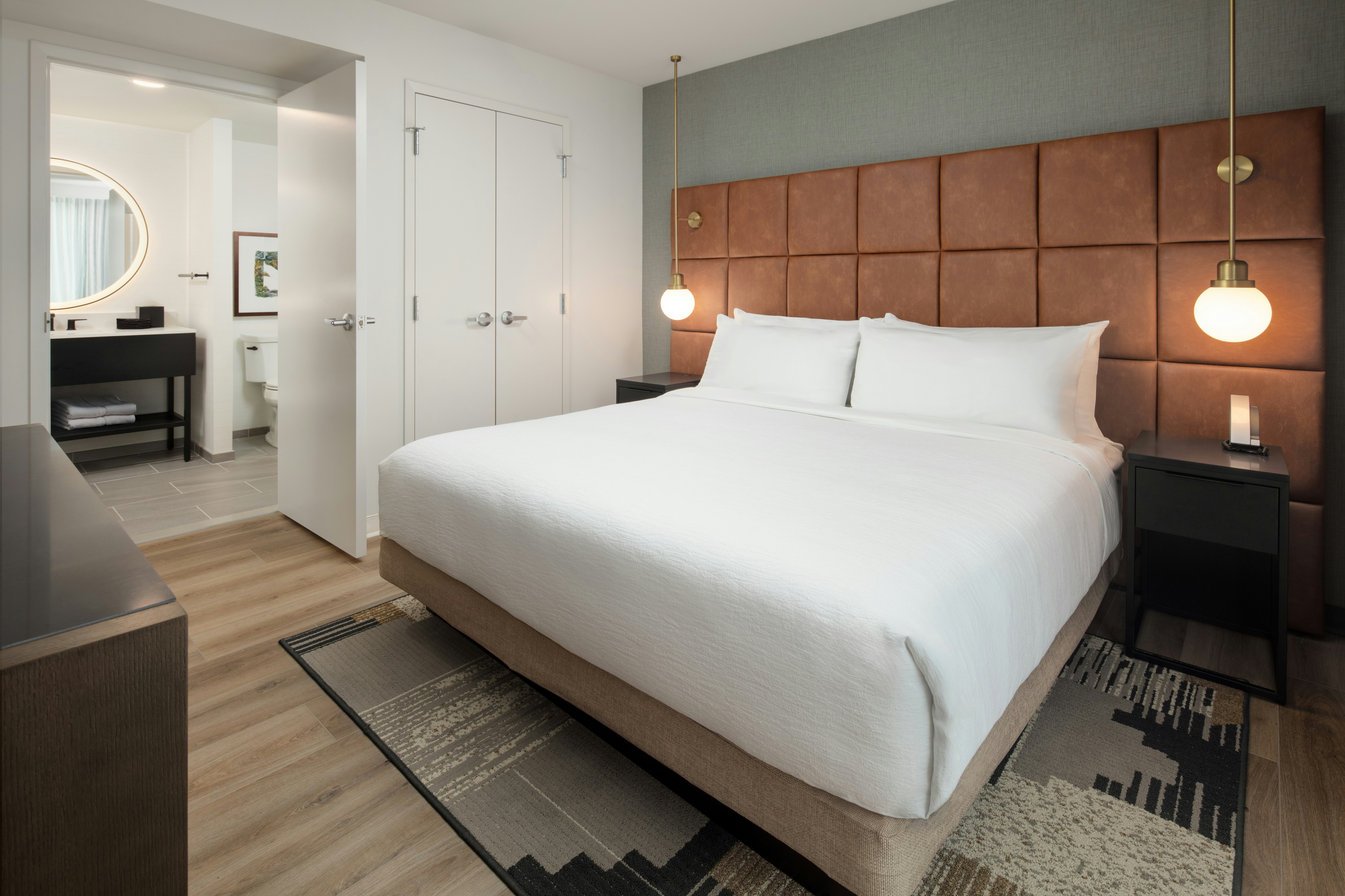 2 ROOMS, SUITE, KING BED, ACCESSIBLE