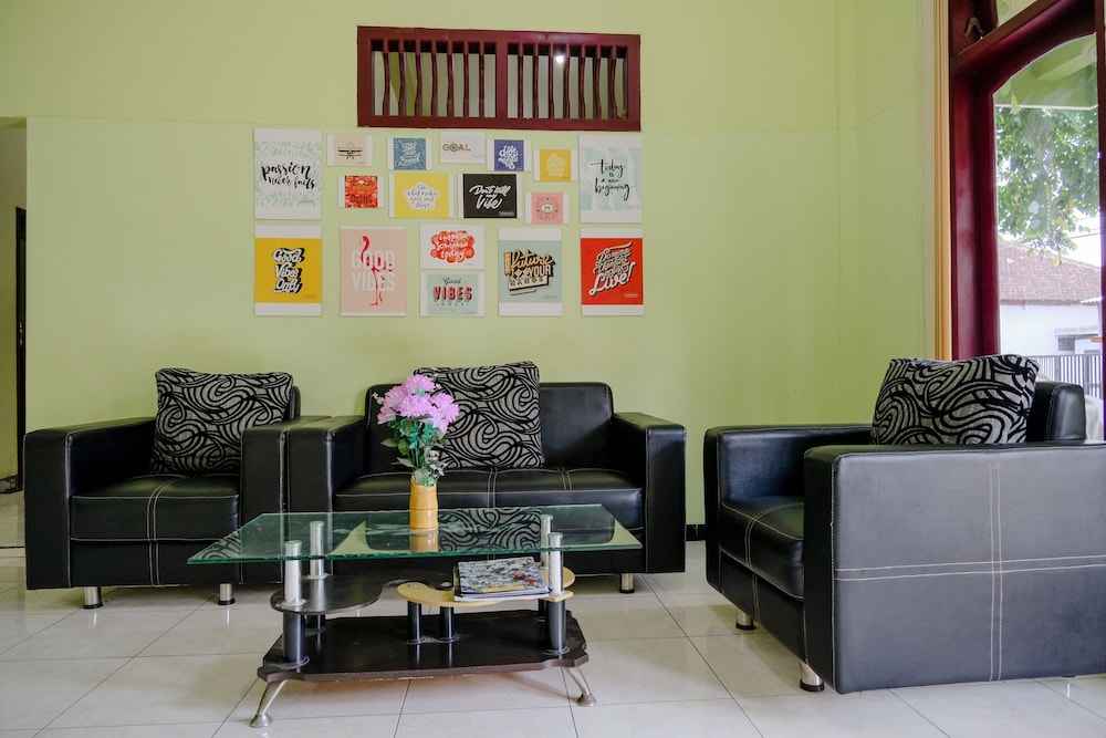 Oyo 2508 Alba Suites Homestay 16/16