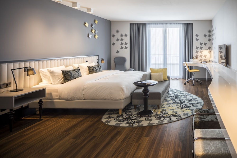 Capri By Fraser Frankfurt 13/60