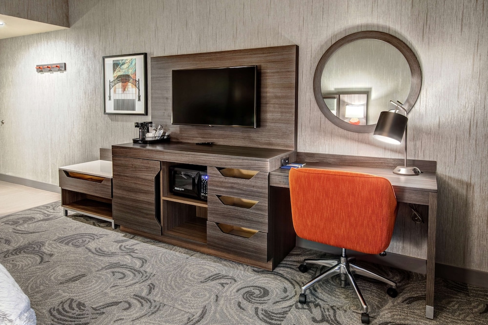 Hampton Inn Fresno Airport 32/38