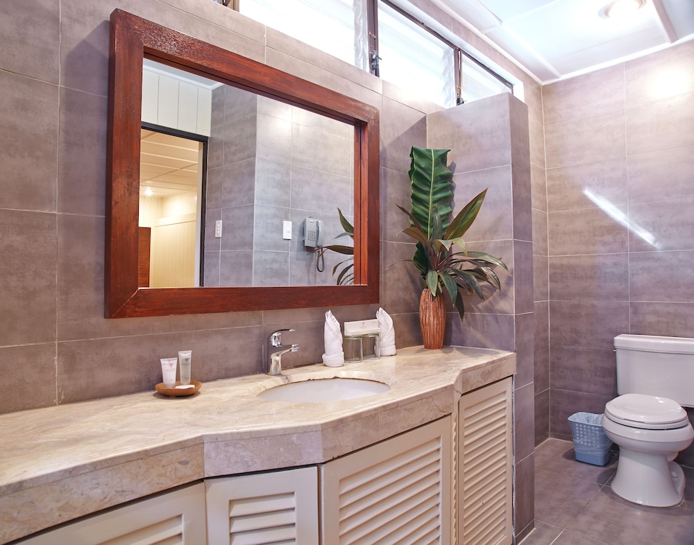 CEBU WHITE SANDS RESORT AND SPA 44/50