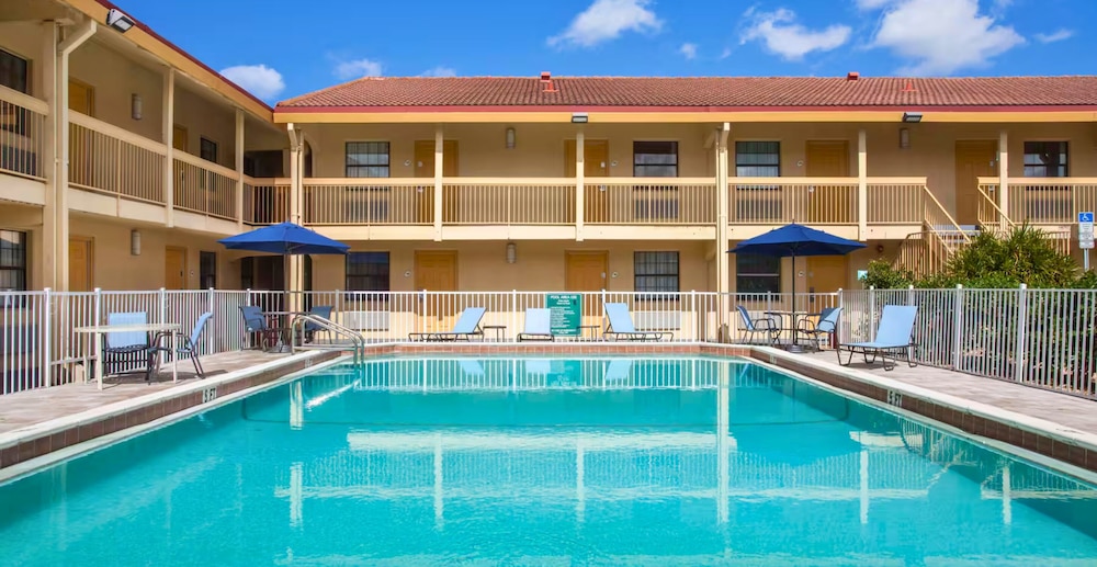 Baymont by Wyndham Fort Myers Central 5/27