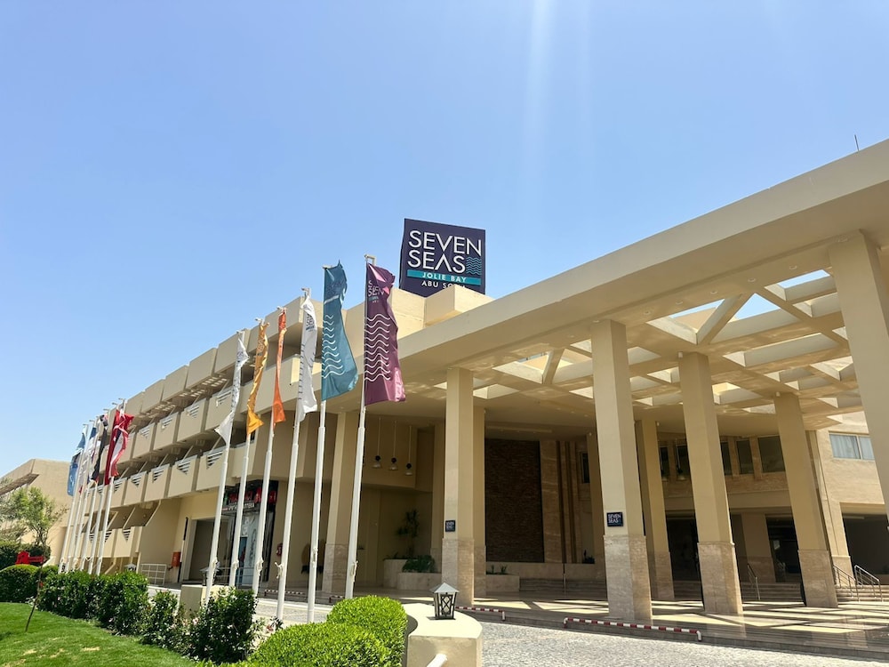 Seven Seas Jolie Bay in SAFAGA