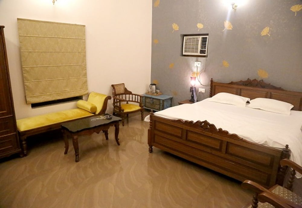 Vijaigarh Kothi 8/42