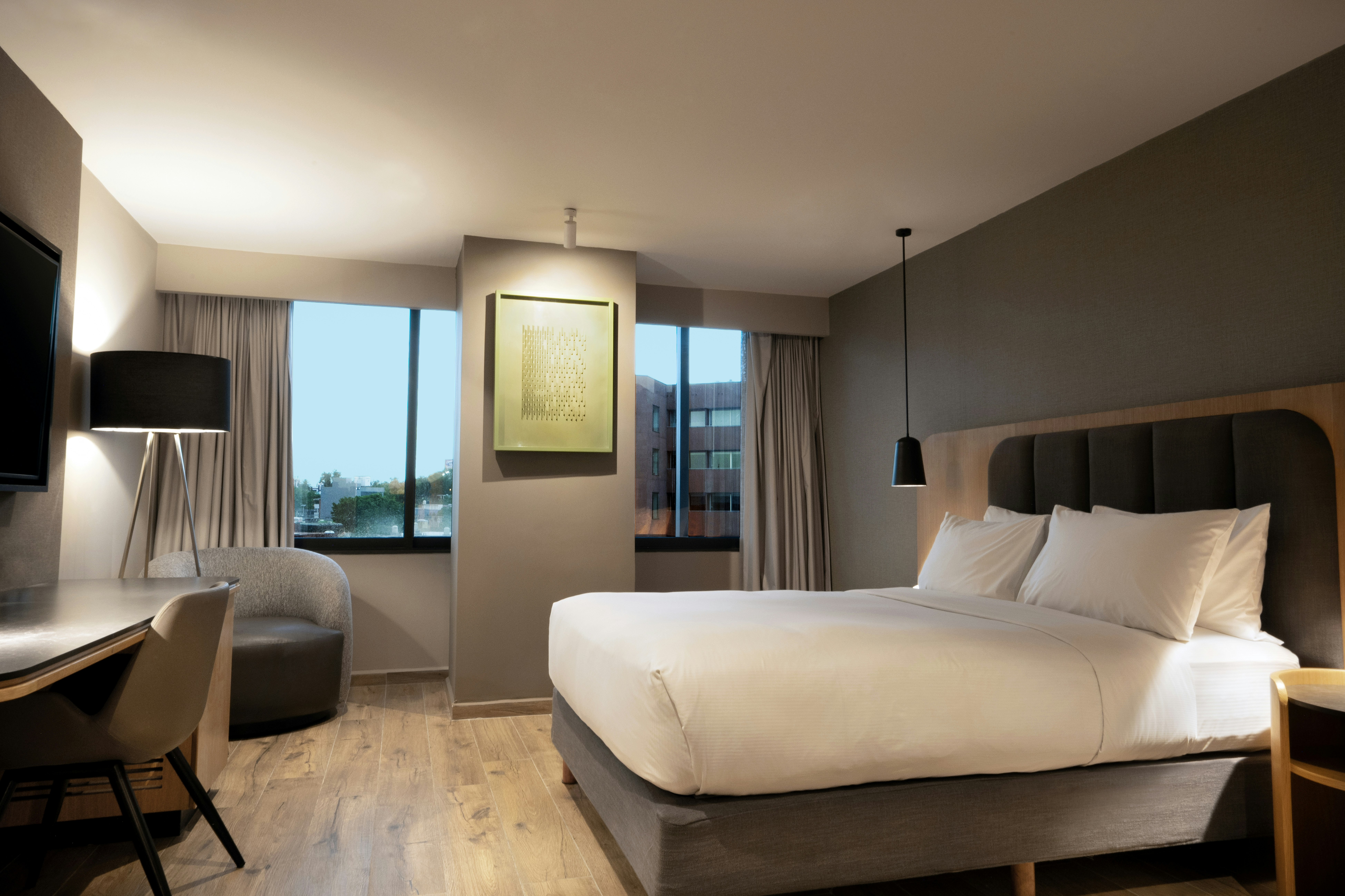 ROOM, QUEEN BED