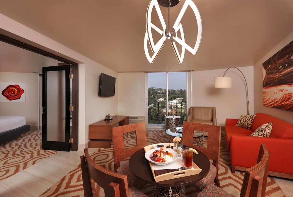 Angeleno Hotel 44/61