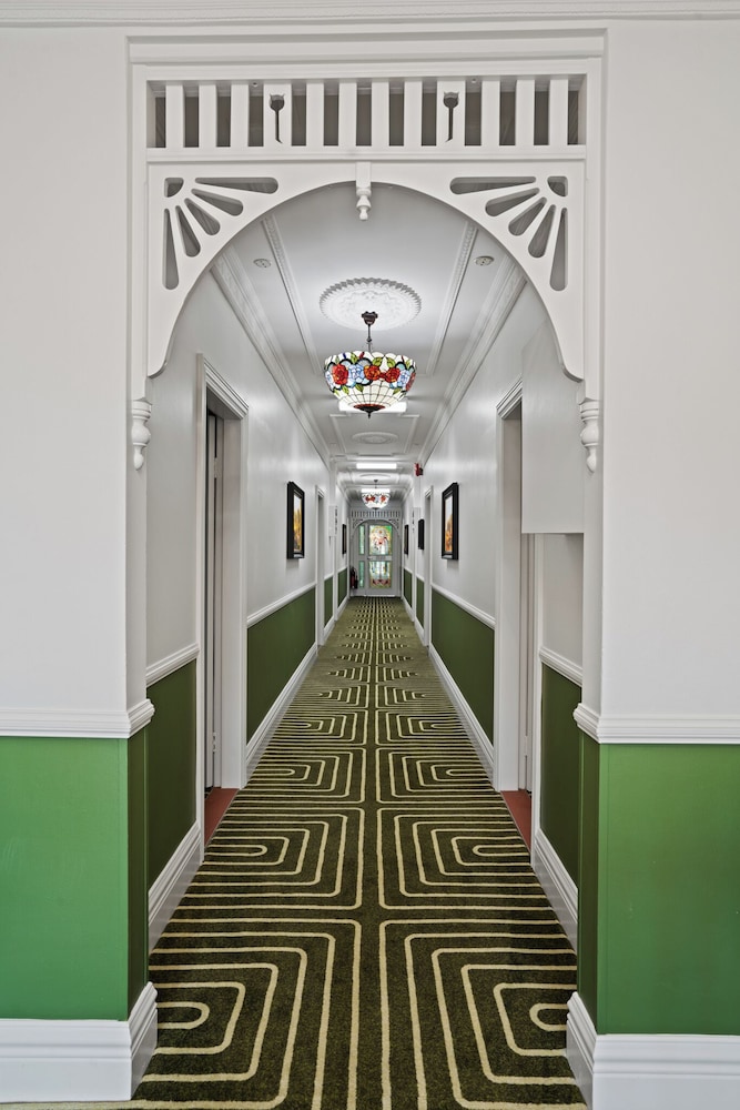 The Charrington Boutique Hotel 45/58