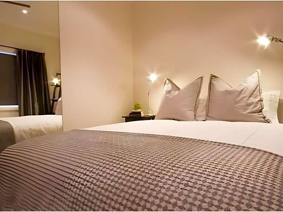 Townhouse Hotel 22/38