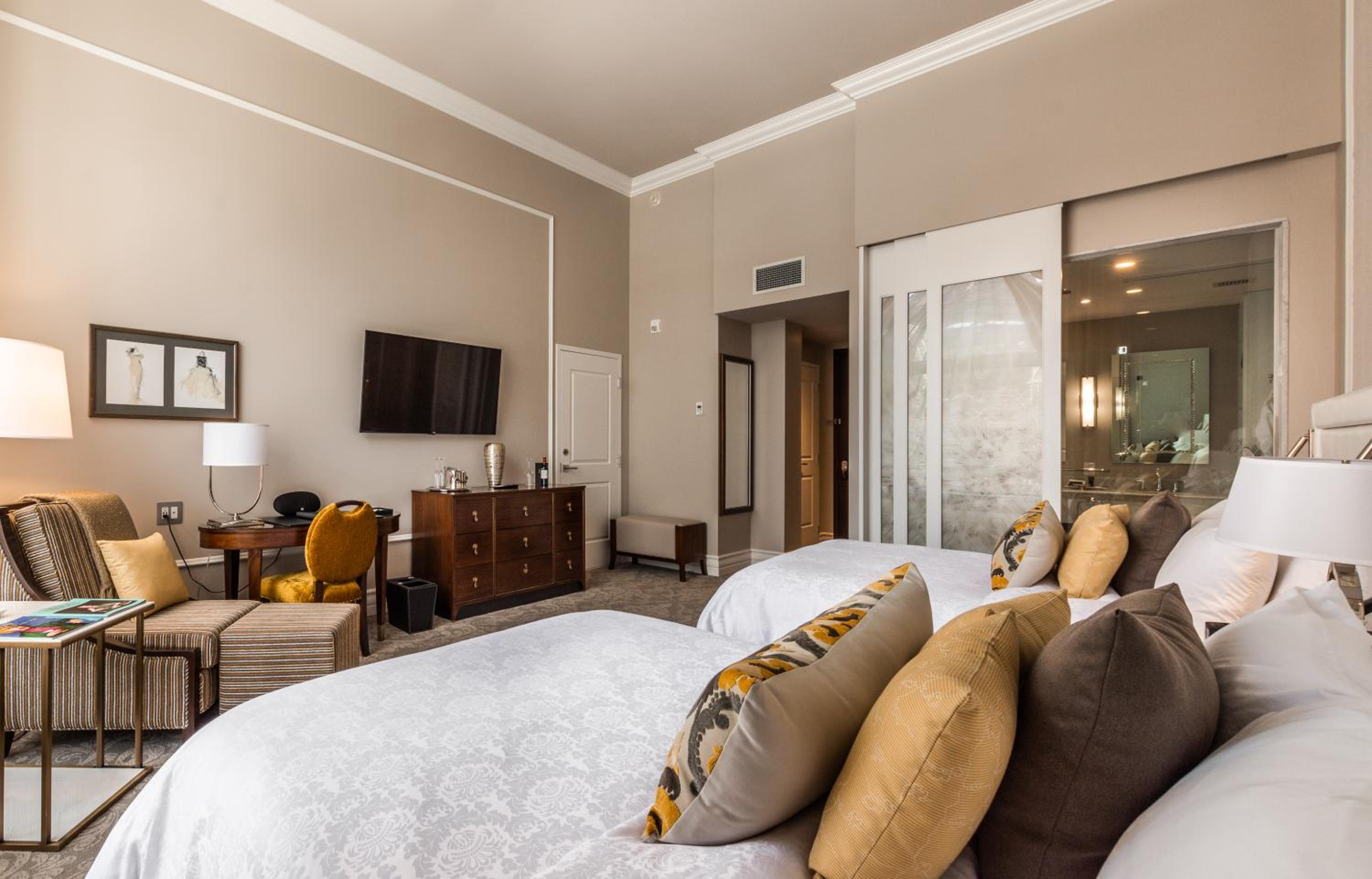 غرفة كلاسيكية بسرير كينج وسريرين كوين، Hotel Birks Montreal 4/10