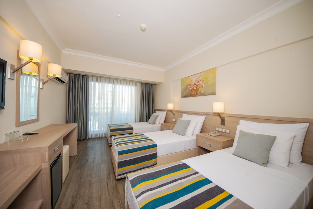 Lalila Blue Suites 25/73