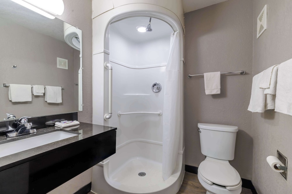 غرفة قياسية بسرير مزدوج، Motel6 Elizabethtown, KY 7/9