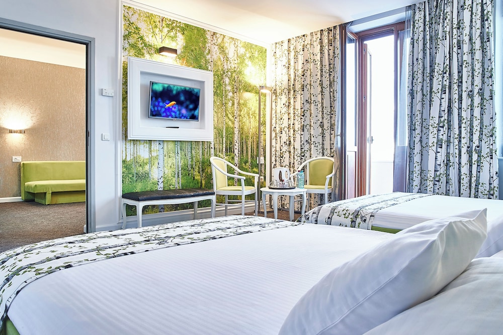 Deluxe Family PLUS Suite