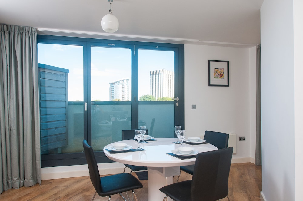 Cleyro Serviced Apartments - Finzels Reach 42/50