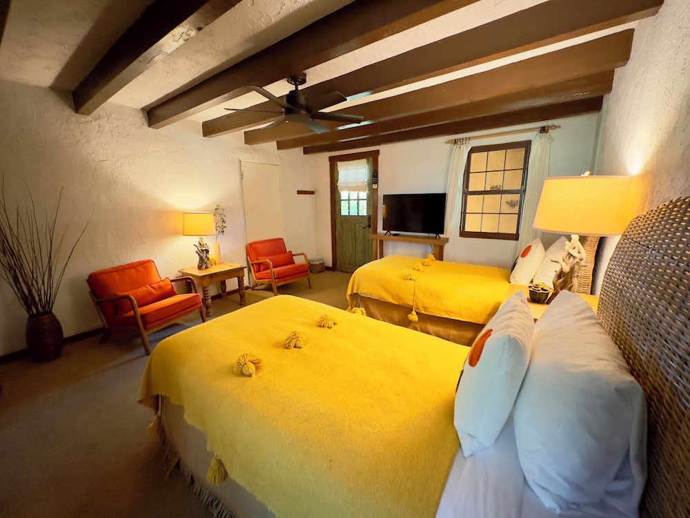 Old Taos Guesthouse Bed and Breakfast 9/69