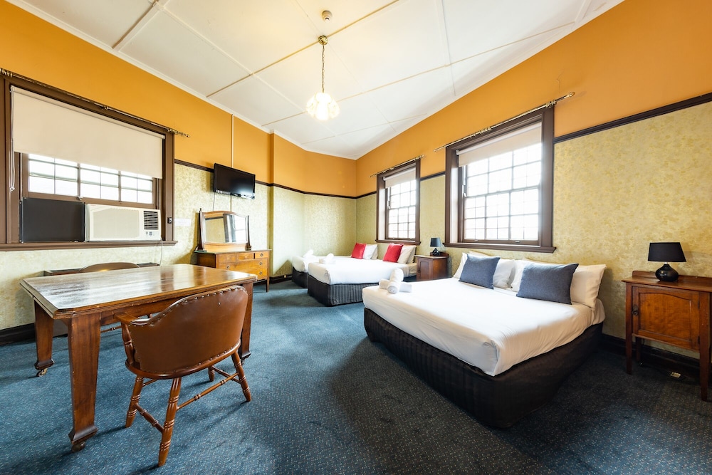 Strathfield Hotel 19/32