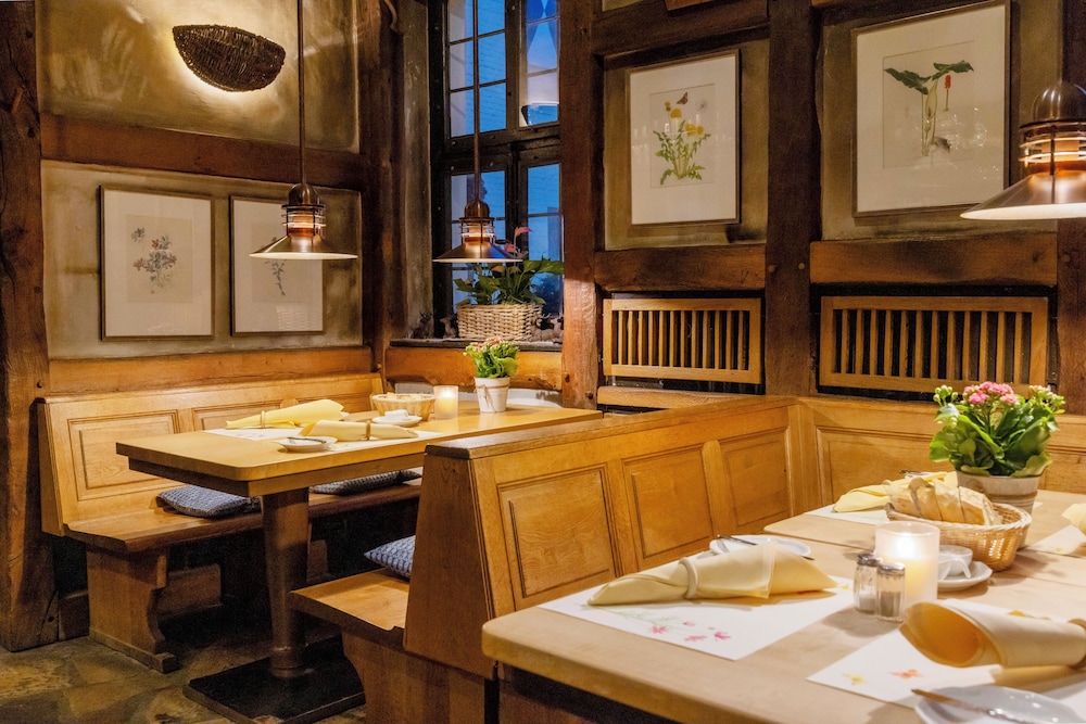 Parkhotel Schloss Hohenfeld (Parkhotel Hohenfeld) 47/65