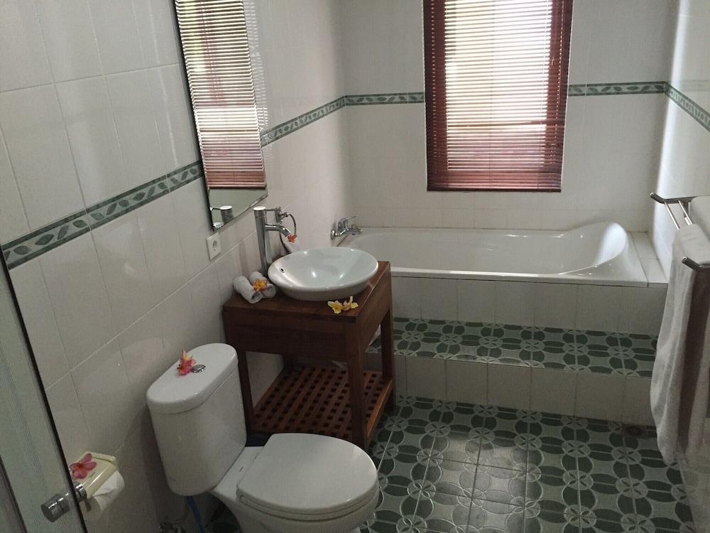 Sama's Cottages And Villas 48/50
