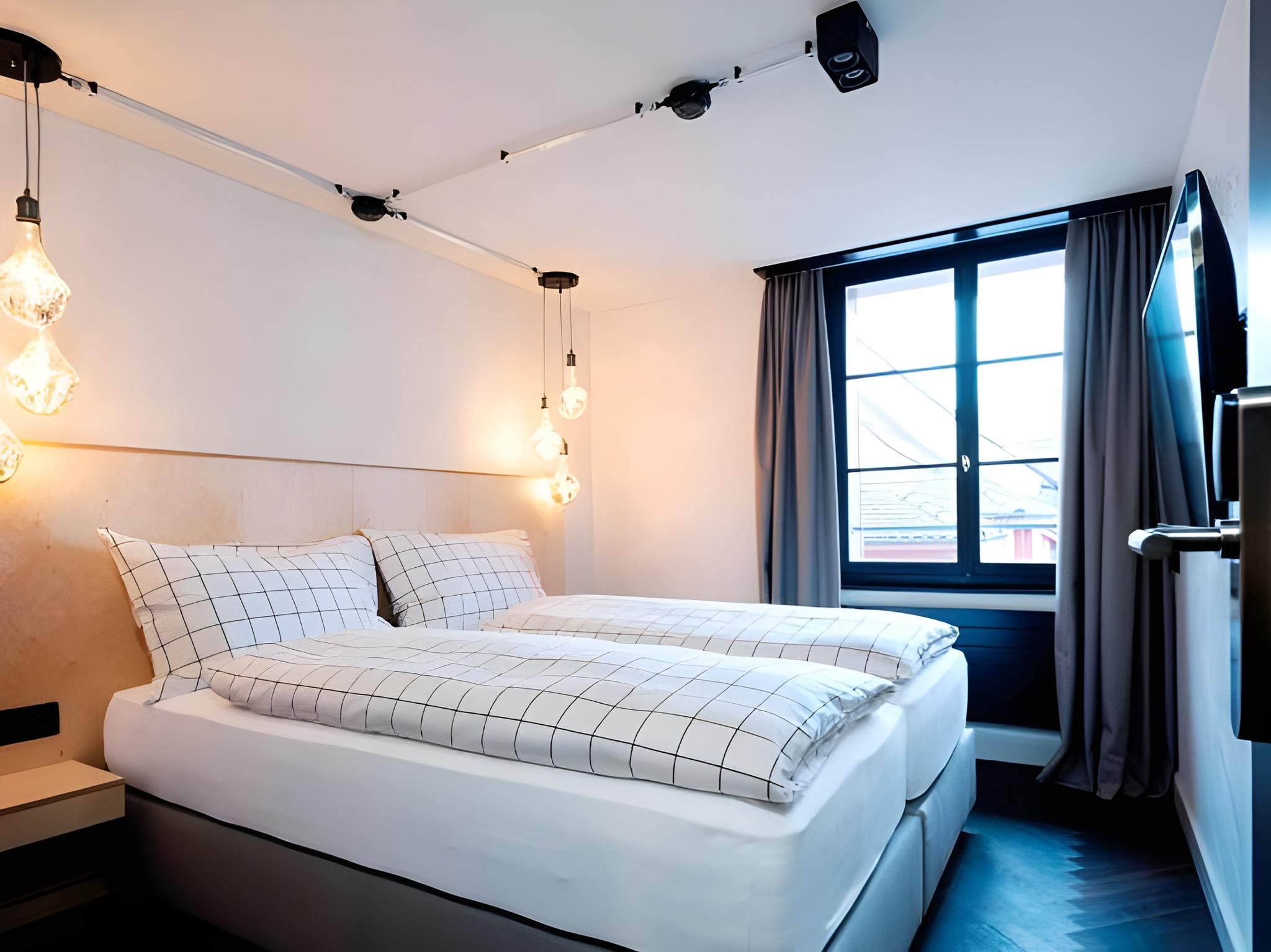 Economy, Double Bed, Private Floor